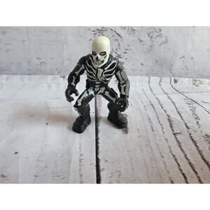 FORTNITE BATTLE ROYALE COLLECTION SKULL TROOPER 2" Figure Epic Games Moose 2018